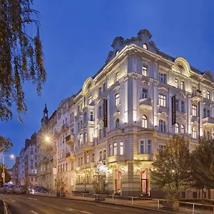 mamaison-hotel-riverside-prague.praguehotelsweb.com/