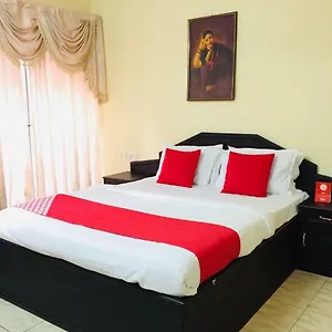 https://krishna-gardens-680101.kerala-hotels.net